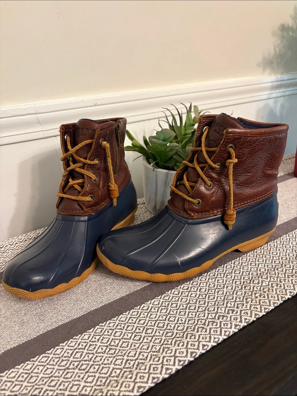 Sperry Saltwater Duck Boots Women’s 7.5 Navy Brown Waterproof Leather Zip Lace